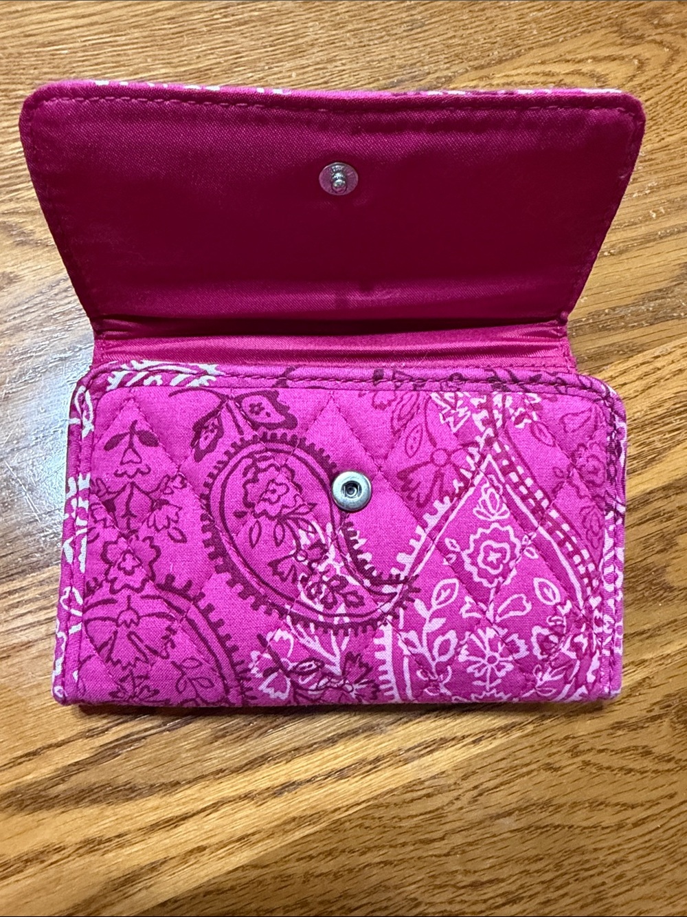 Vera Bradley pink & white stamped Paisley Quilted Wallet - Picture 4 of 5
